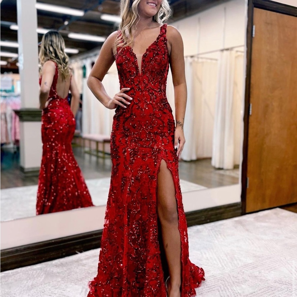 Scarlet prom dress! Very pretty!